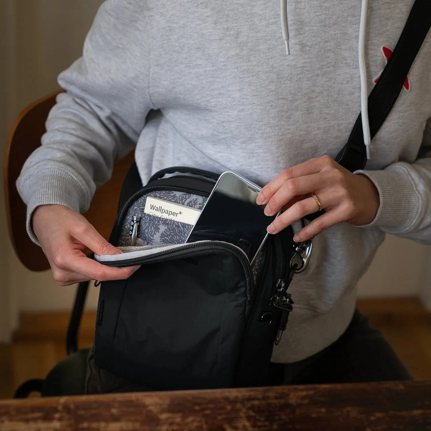 Pacsafe LS100 Anti Theft Crossbody